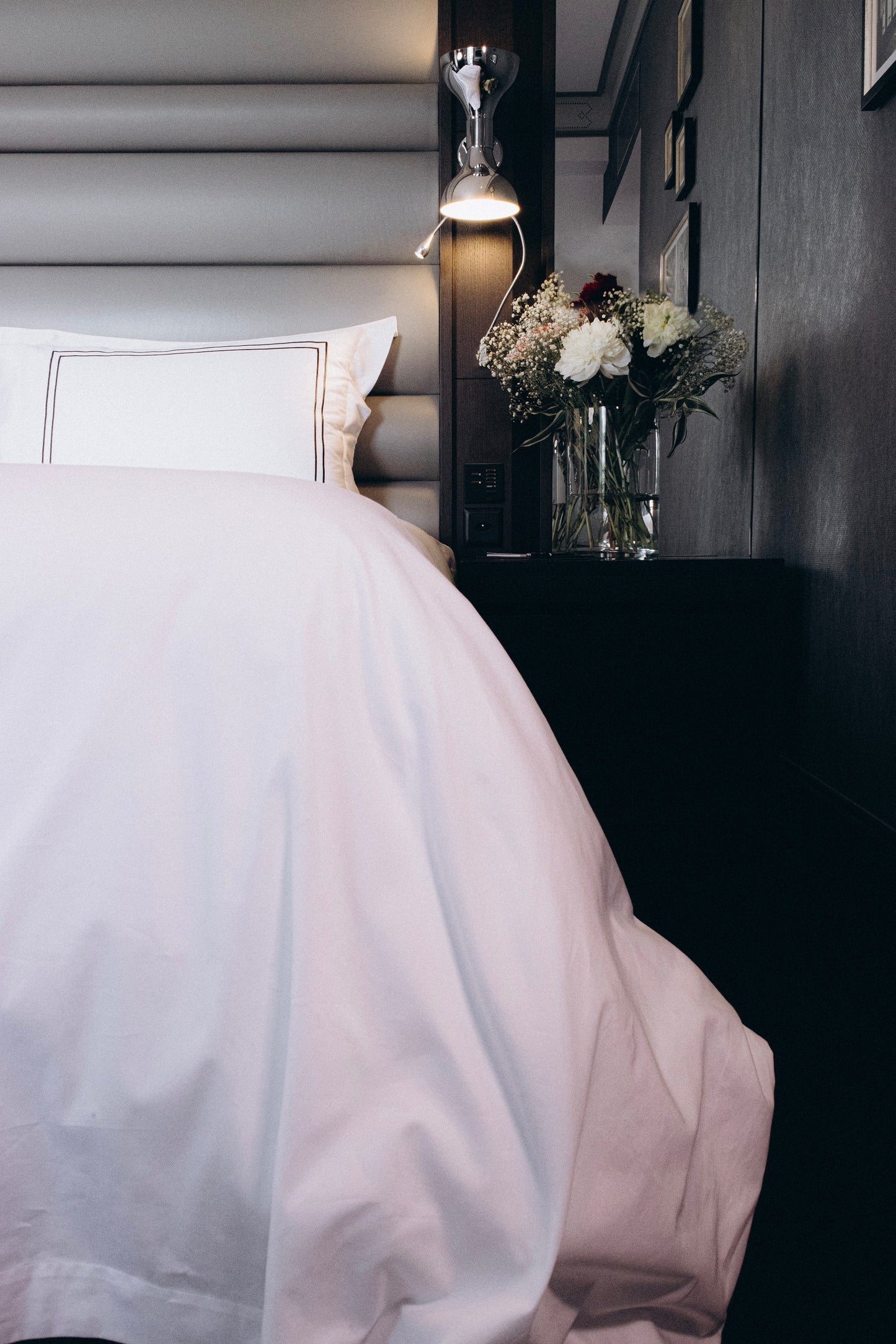 Luxury bed sheet 300TC. Flowers.