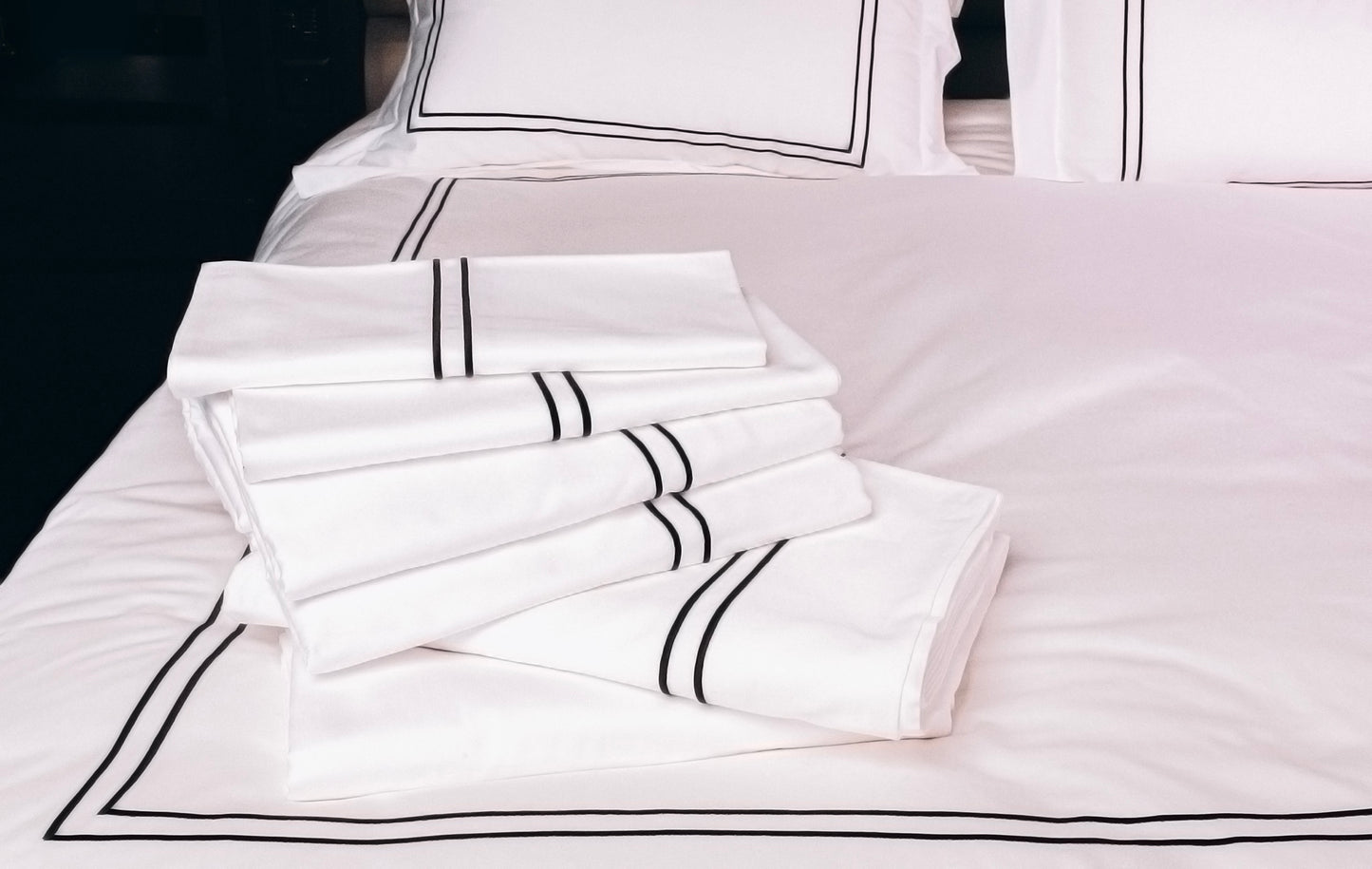Luxury bed sheet 300TC. Set of five.