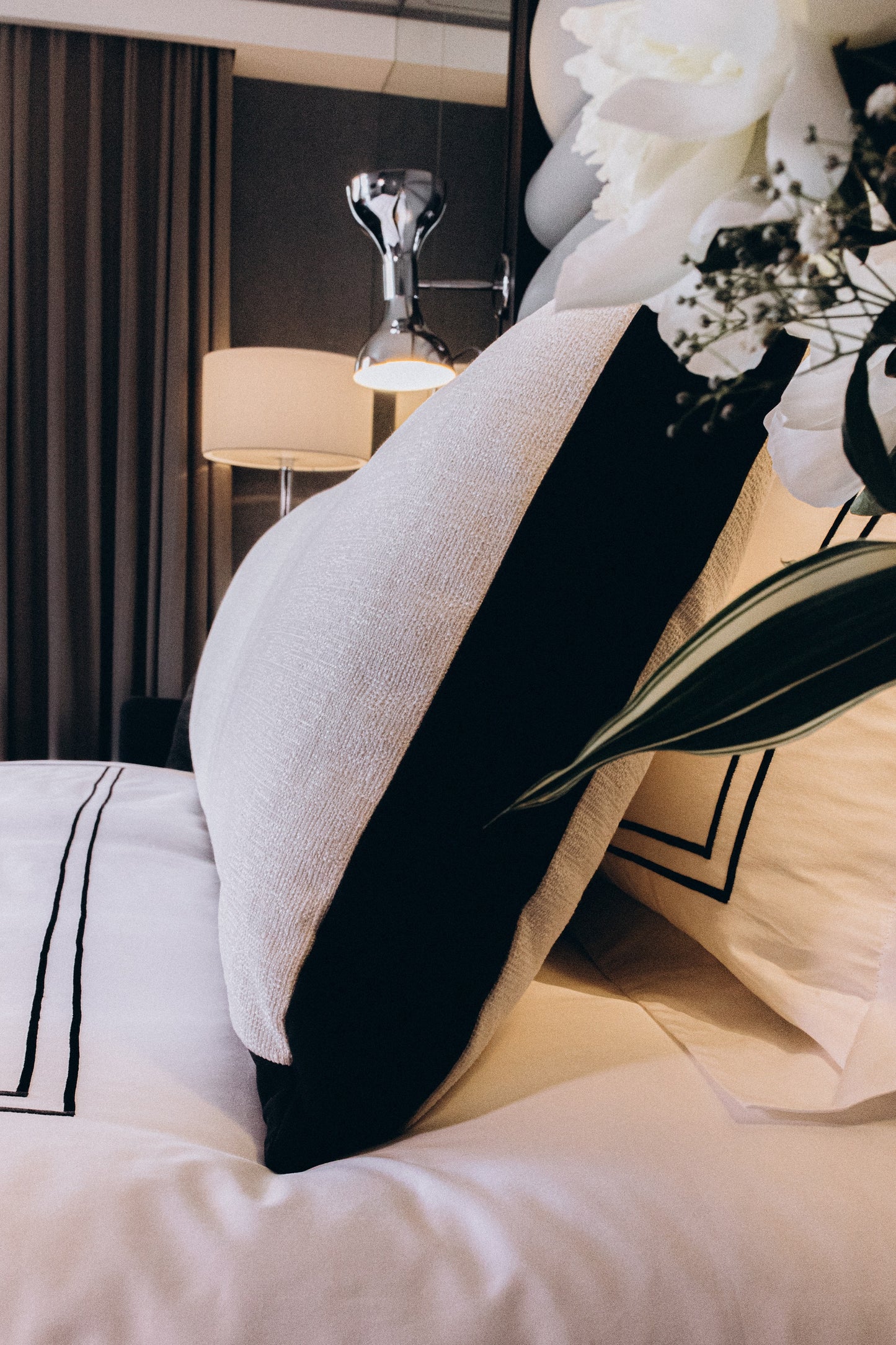 Two El Roy decorative cushions. Side bed.