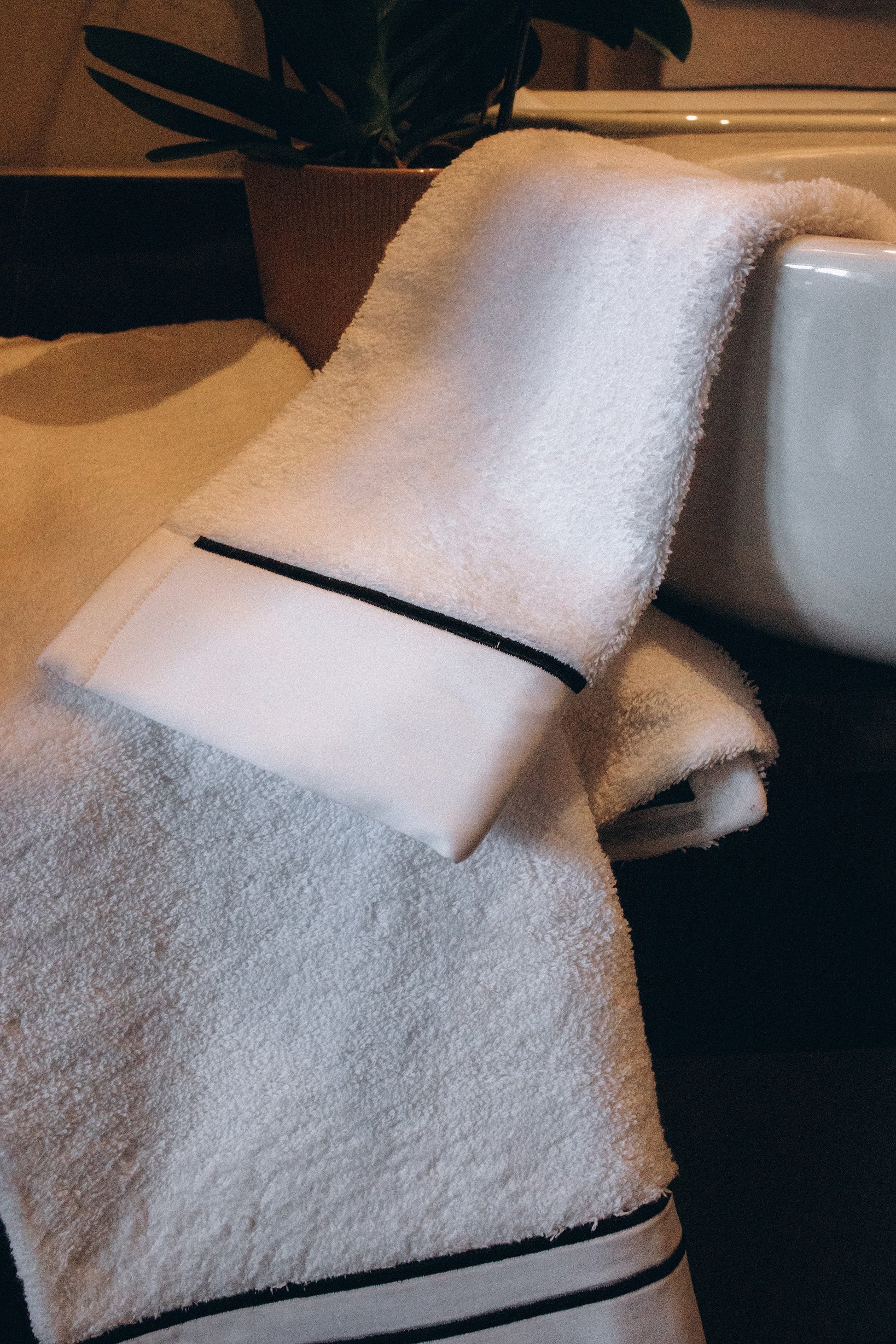 Bath towels. Hand and shower linen.