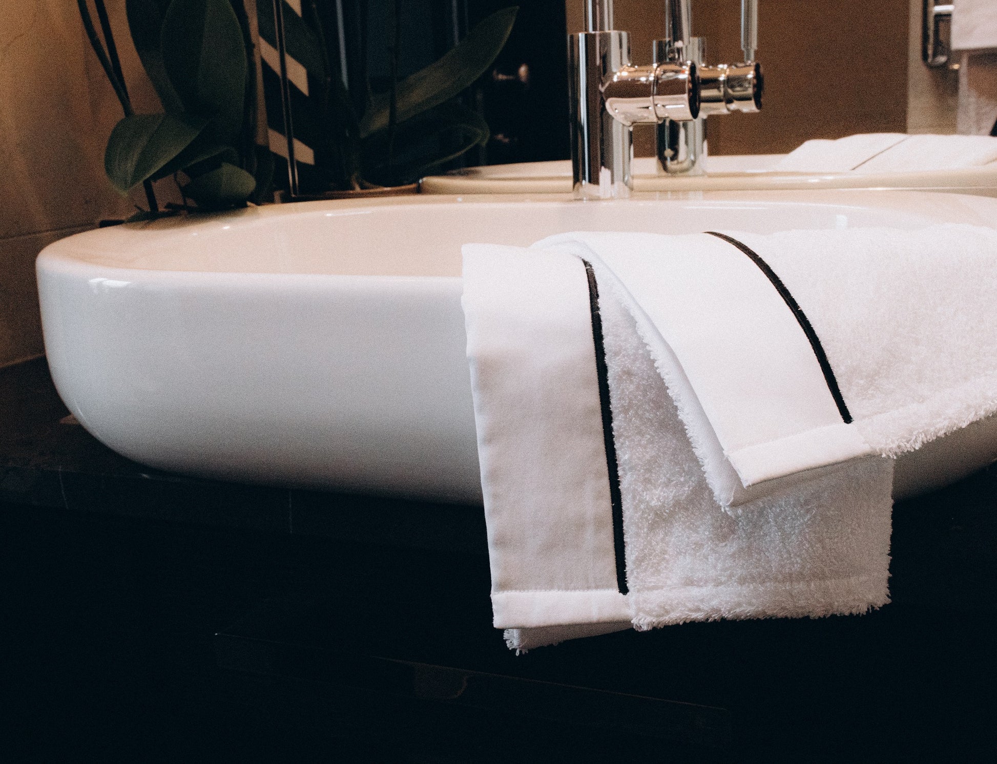 Bath towels. Hand and square linen.